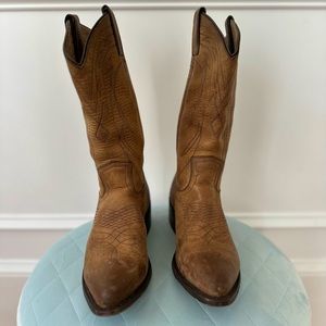 COPY - ✨LIKE NEW ✨ (worn twice) Frye Billy Pull On Tan Distressed Leather Cowbo…